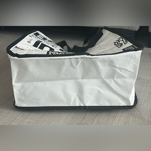 Lululemon Limited Edition White & Black Large Tote Bag - Picture 10 of 12